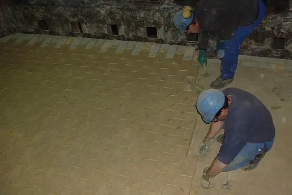 refractory bricks placement